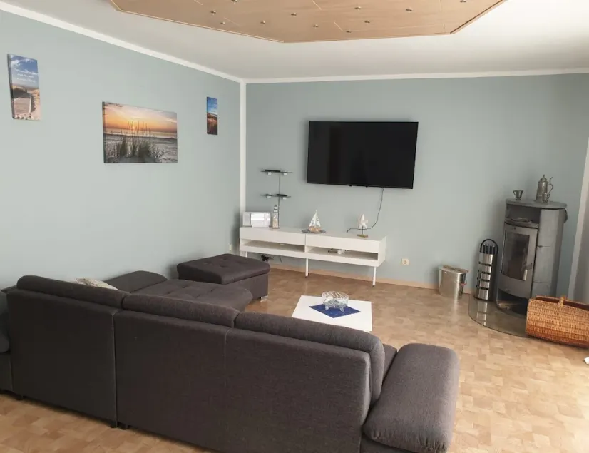 Cozy vacation home in Sassnitz with fireplace for up to 6 people - Image 1