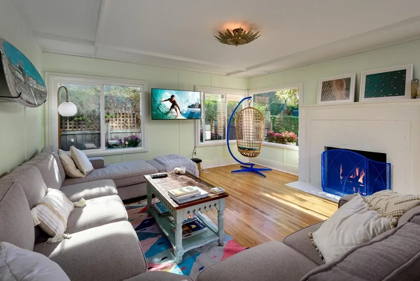 Cozy Beach Cottage Steps from World Famous Beach - Image 1