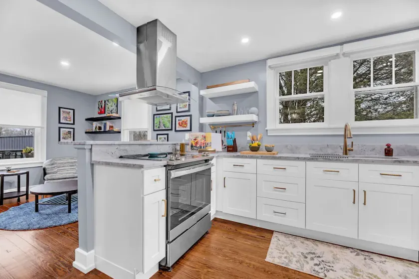 Newly renovated Cozy home with chef kitchen, pretty much fully stocked  - Image 1