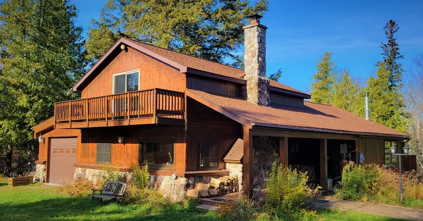 Lake Superior Tri-level:  Spacious 4bed/2ba cabin on 8 acres & Finnish sauna - Image 1