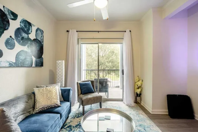 COMFY(Private Unit)5-miles away from Airport 2BR/1BA right near the Heart of ATX - Image 1