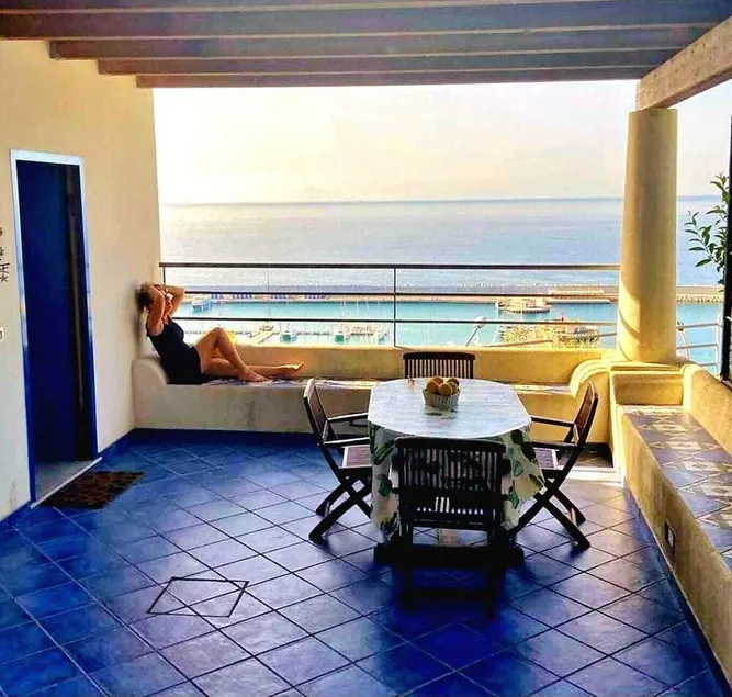Drei-Zimmer-Meerblick mit Panoramaterrasse - 3 Minuten vom Strand von San Gregorio entfernt - Image 1