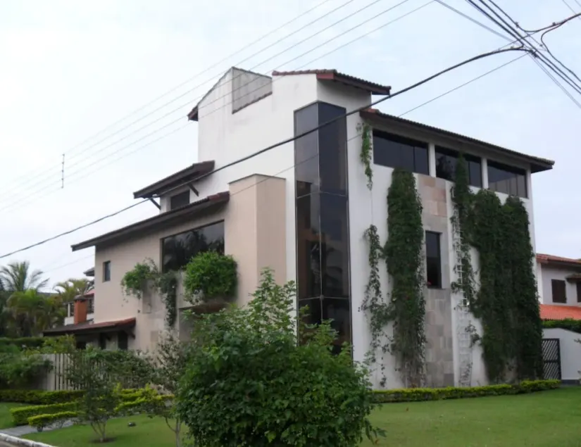 Beachfront condominium in Peruíbe with pool and barbecue area. - Image 1