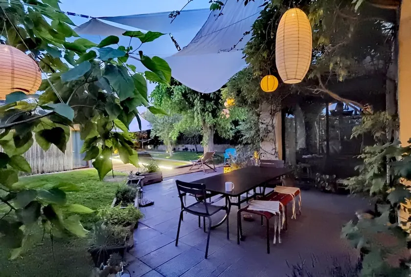 Aix Zen > Ultra Calme Grand jardin fleuri en cœur de ville, et sa piscine BIO ! - Image 1