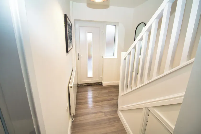 3 Bed Semi - Refurbished High Standard - Off Street Parking - Large Garden - Dog Friendly - Fast Wifi - Image 1