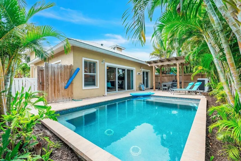 Sapphire Beach House di Duncan Real Estate - Image 1