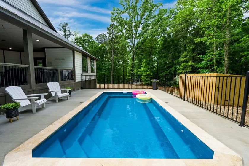 Family Cabin Getaway w/ Hot Tub, Deck Fireplace & Game Room - Image 1