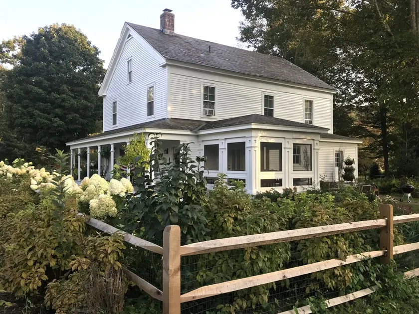 Vackert restaurerad 1803 Vermont Farmhouse - Image 1