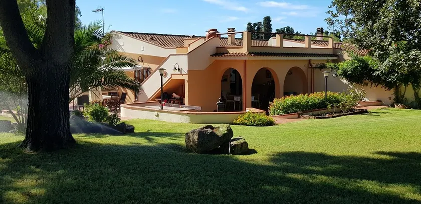 Villa Gilda, Indipendent house, swimming pool and big garden private - Image 1