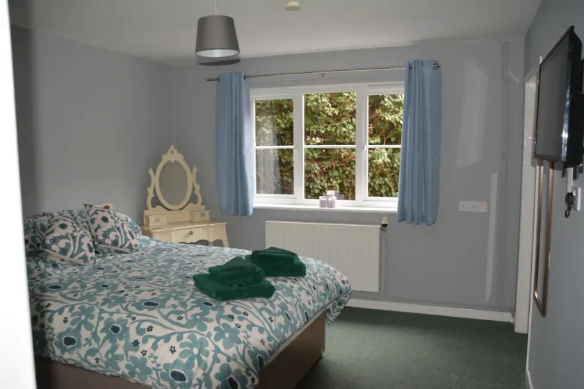 The Coach House - 5 min walk from the Market Town - Image 1