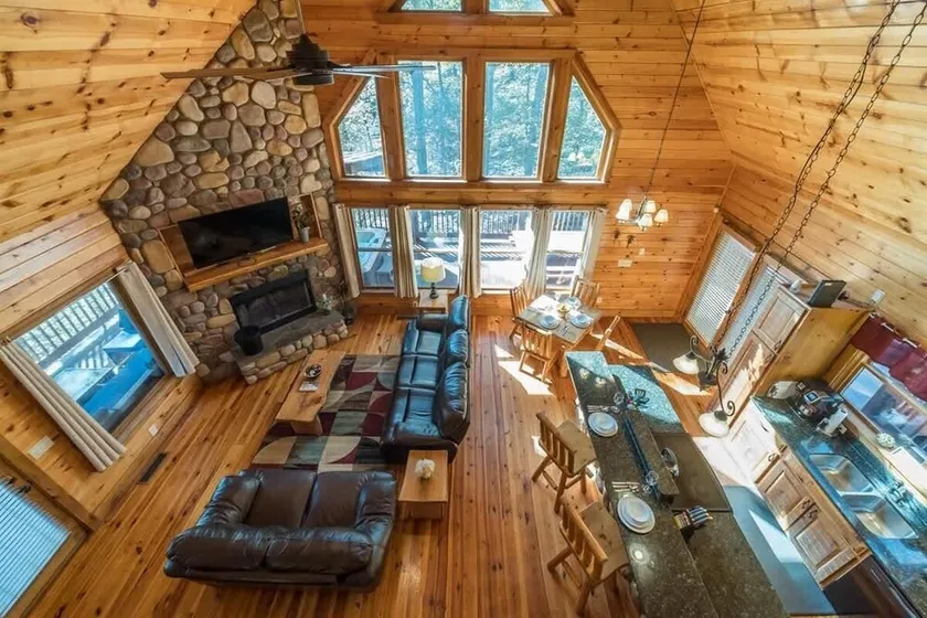 FALLING LEAF LODGE | LUXURY SECLUDED LOG CABIN - Image 1