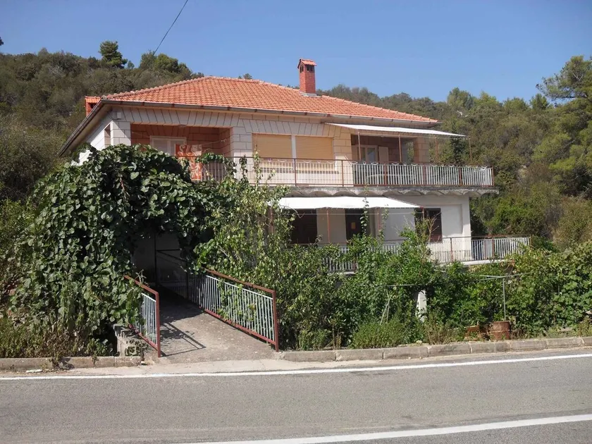 Holiday home with terrace and air conditioning - Image 1