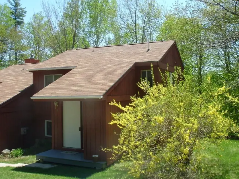 Cozy Retreat, Hot tub, Wireless,Close to Kezar Lake, abuts White Mountains - Image 1