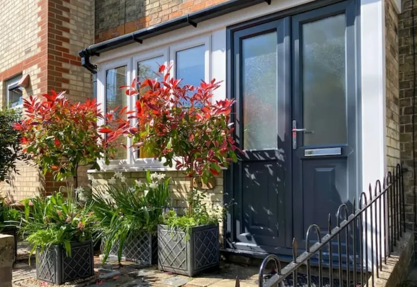 Town Centre Cottage with Garden & Parking Opposite - Image 1