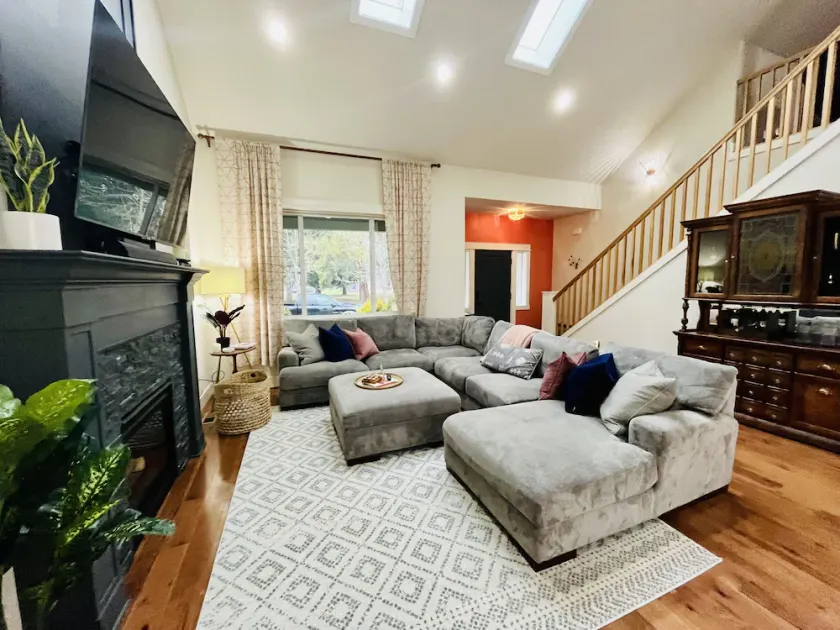 10 mins U of O, Autzen, airport HOT TUB, park, Quiet location! - Image 1