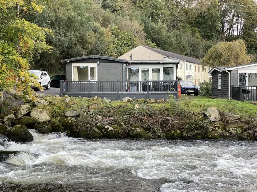 3 Bedroom Modernised Cabin in Snowdonia amazing walks, views & on site fishing - Image 1