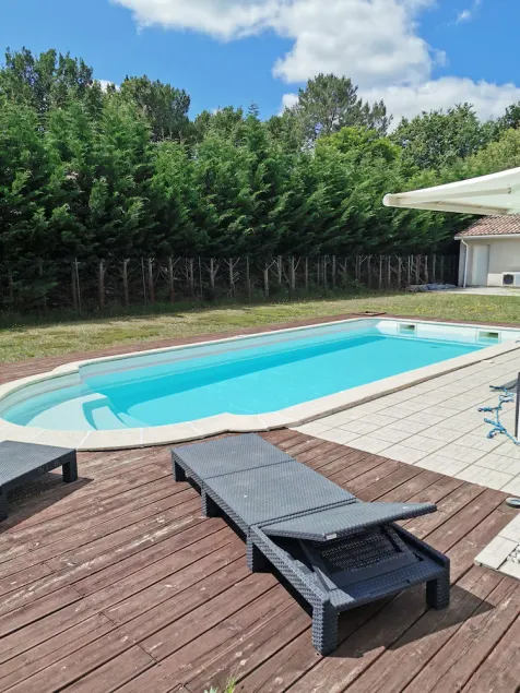 Beautiful villa with swimming pool located in a quiet area near the lake and sea - Image 1