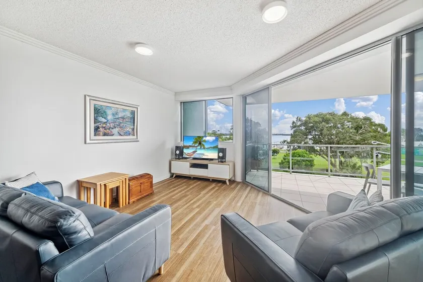 11/21 The Esplanade - River Views, Cotton Tree - Image 1