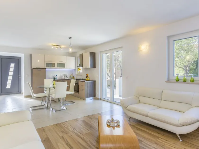 Holiday rental by the sea, 80m from the beach, with stunning views - Image 1