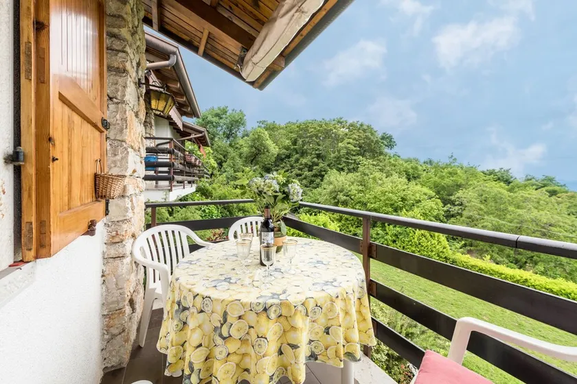 Cozy Apartment with Balcony, Lake View & Wi-Fi; Parking Available, Pets Welcome - Image 1
