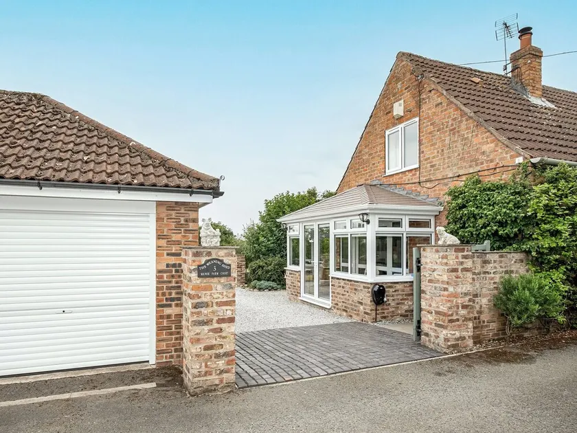 3 bedroom accommodation in Huggate, near York - Image 1