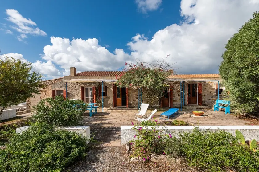 Maison de vacances de charme \"Dimora tipica Carlofortina\" avec vue sur la mer et les montagnes - Image 1