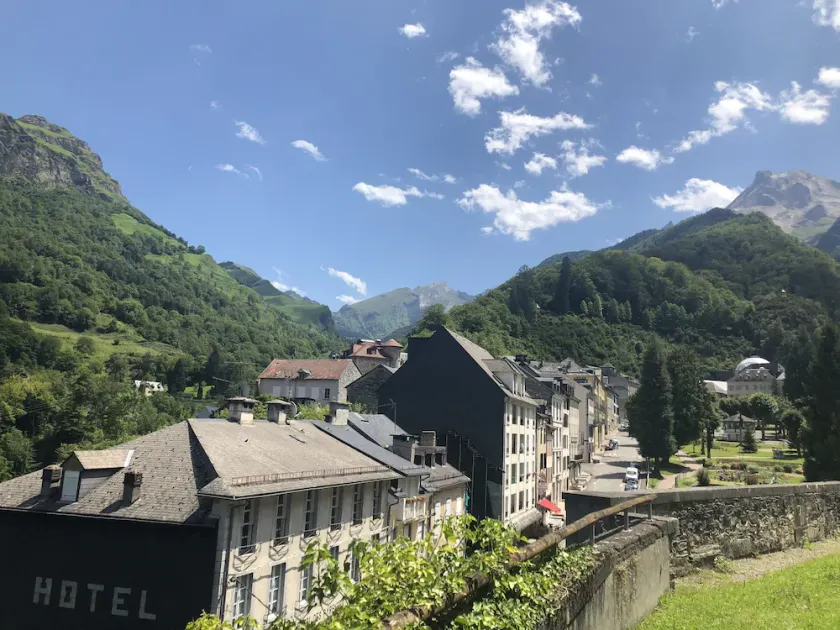 Logement familial cosy et rénové au coeur des Pyrénées - Image 1