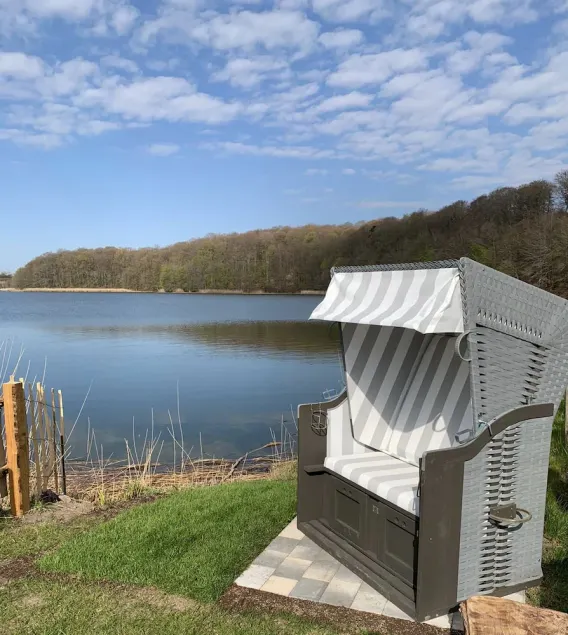 Arrive - take a deep breath. Apartment with view of the Noor, private garden, lake access - Image 1