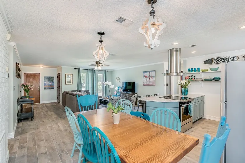 Den blå Fin Bungalow - Coastal Comfort & Beauty. 1 blok til stranden -Sleep 10 - Image 1