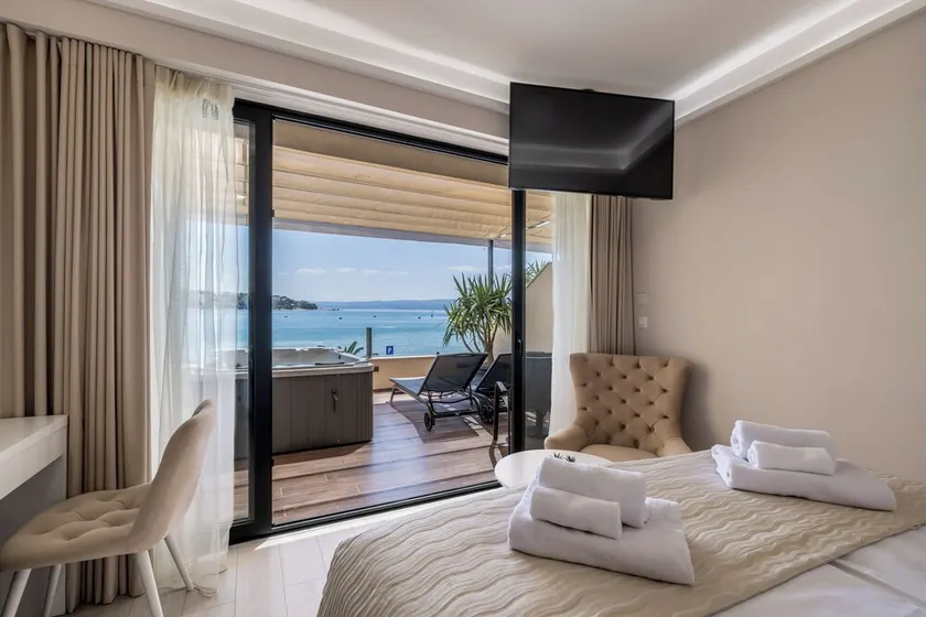 Sea View Luxury Rooms Seven of Nine - Image 1