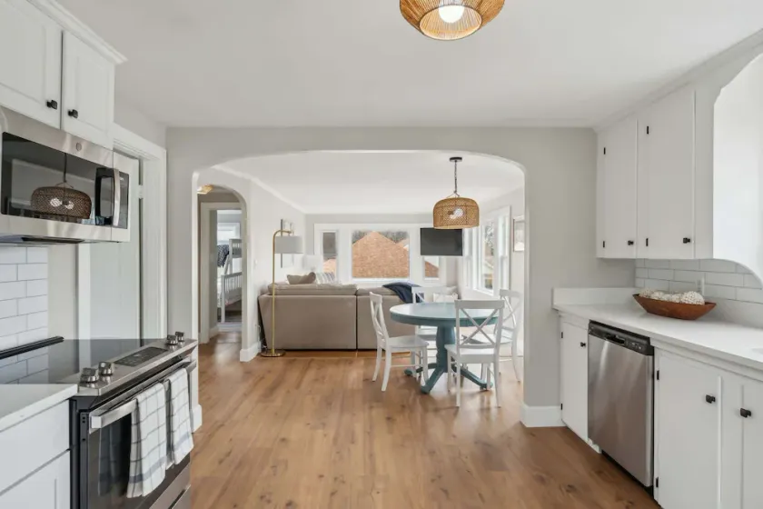 The Coastal Nest Stay for 5! - Image 1