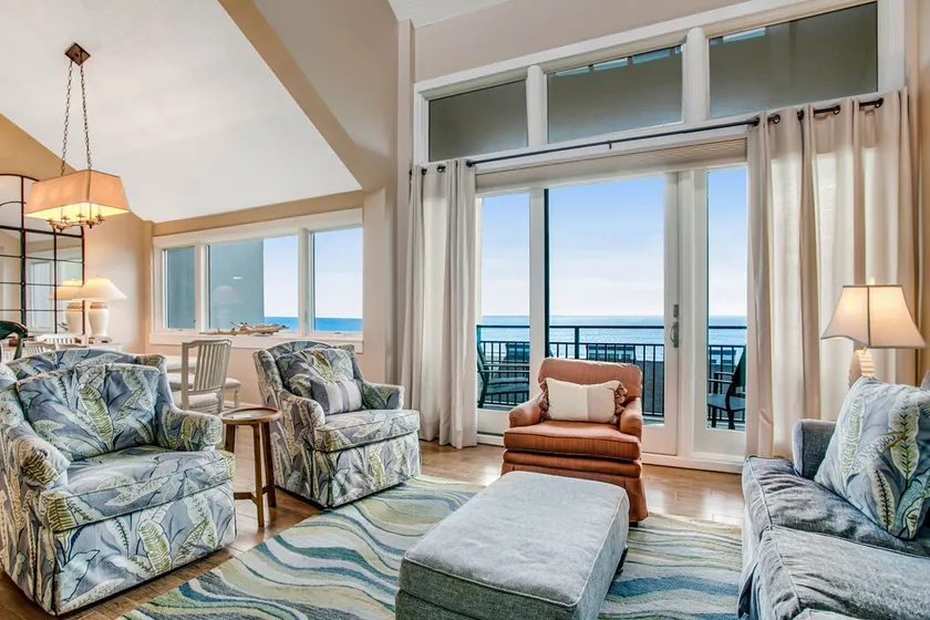 Ocean-view 4th-floor condo with balcony, outdoor pool & central AC - Image 1
