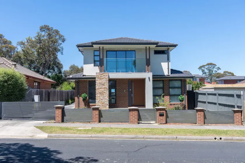 4Bedrooms 3.5bath' with NETFLIX & NBN near Forest Hill Chase Shopping centre - Image 1