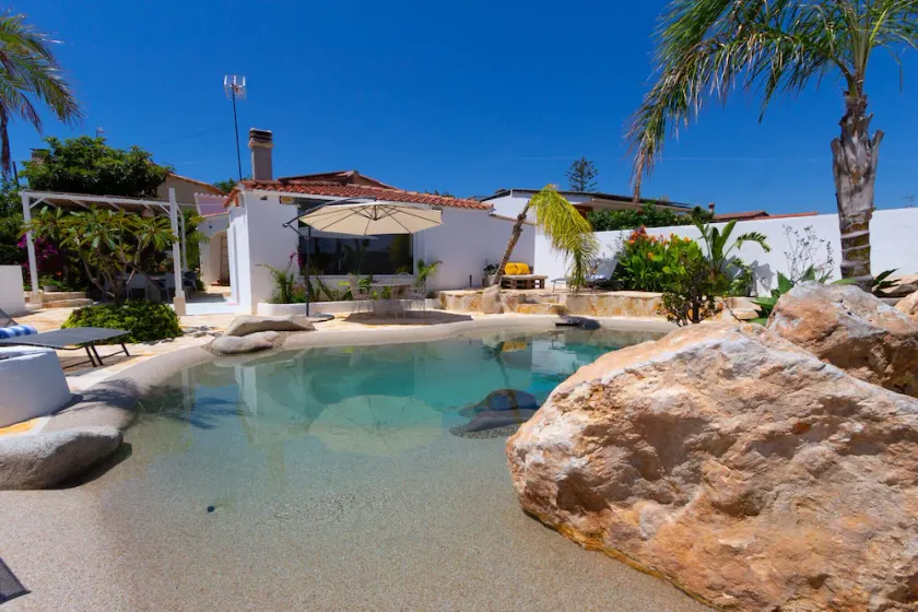 Tropical Oasis Costa Dorada with private pool - Image 1