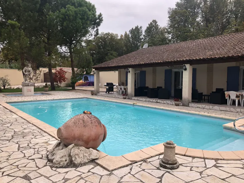 Maison Avec Grande Piscine Individuelle - Image 1