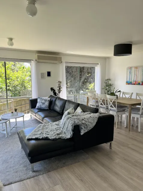 Cosy Family Home 500 metres from Red Rock Beach - Image 1