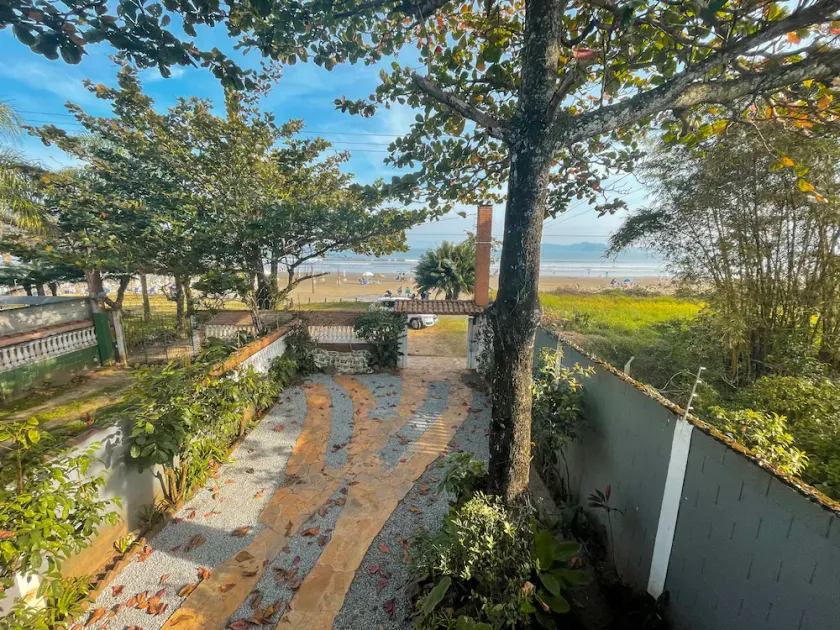 Beachfront house/literally on the sand in Indaiá beach, sleeps up to 18 people. - Image 1