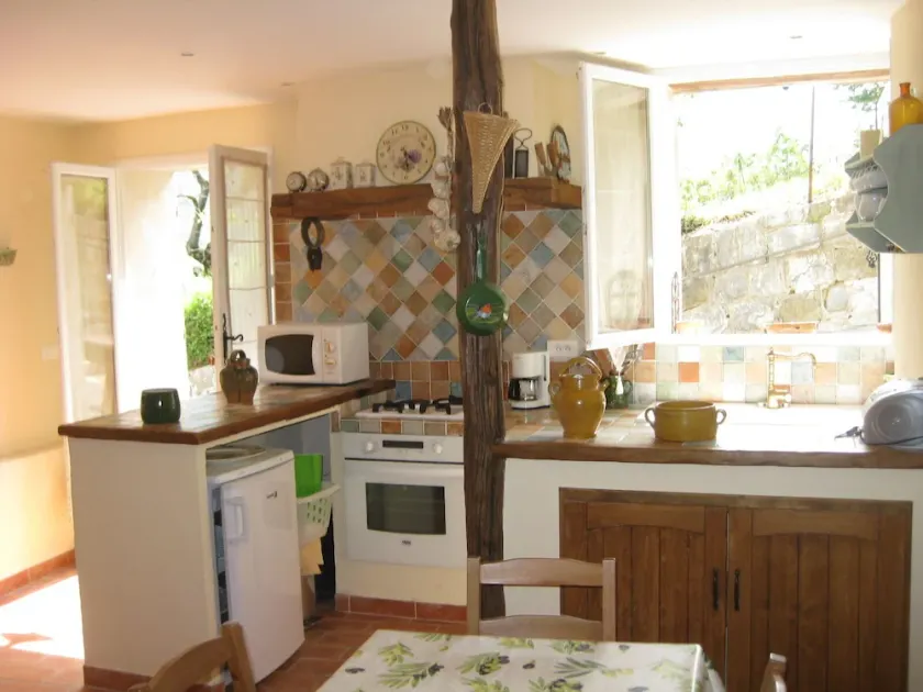 Bonito pequena casa em interior de Nice, rodeado pela natureza - Image 1