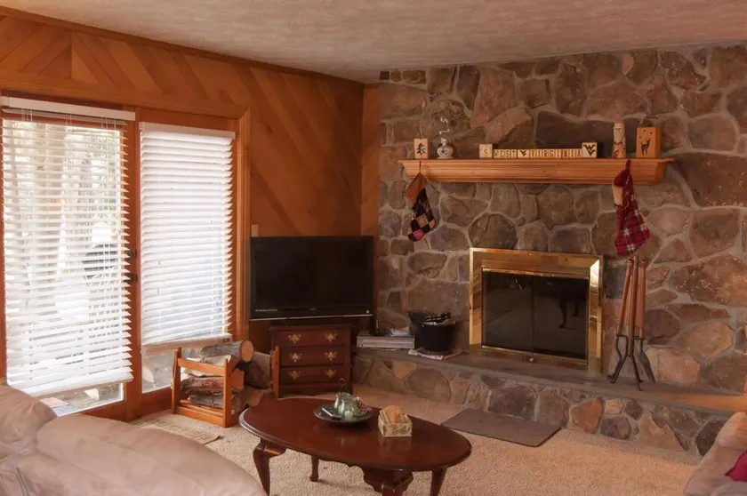 3 bedroom accommodation in Davis - Image 1