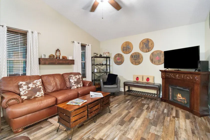 Welcome to Rustic SMAK SHAK – Your Forest View Getaway! - Image 1