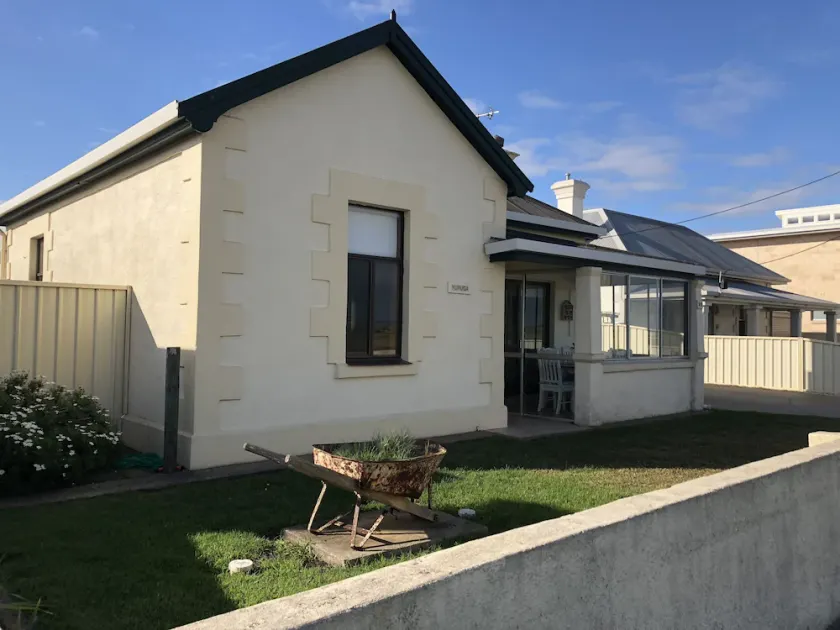 SEAVIEW COTTAGE Stunning Southern Ocean Views - Image 1