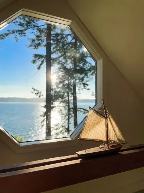 Waterfront cabin. Kids LOVE this place! - Image 1