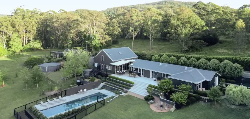 HILLGATE ✦ Award-winning Berry Country Estate ✦ Gorgeous 15m Heated Pool - Image 1