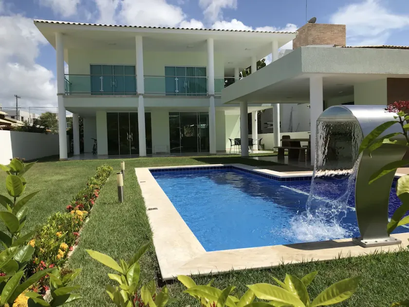 Luxury House in Guarajuba, Gated Community. Lakes Paradise - Swimming pool, Wi-fi and Sky TV - Image 1