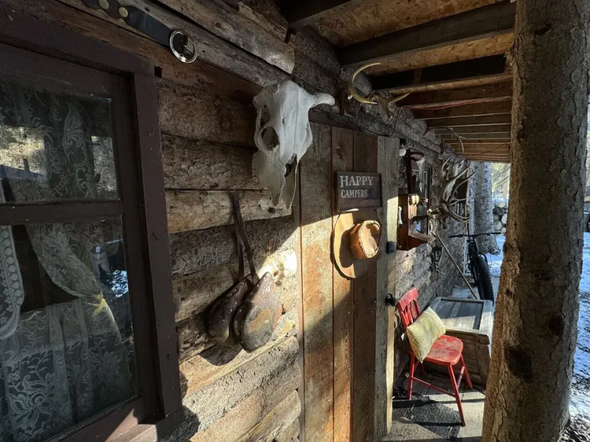 Rustic Cozy Cabin with hot tub - Image 1