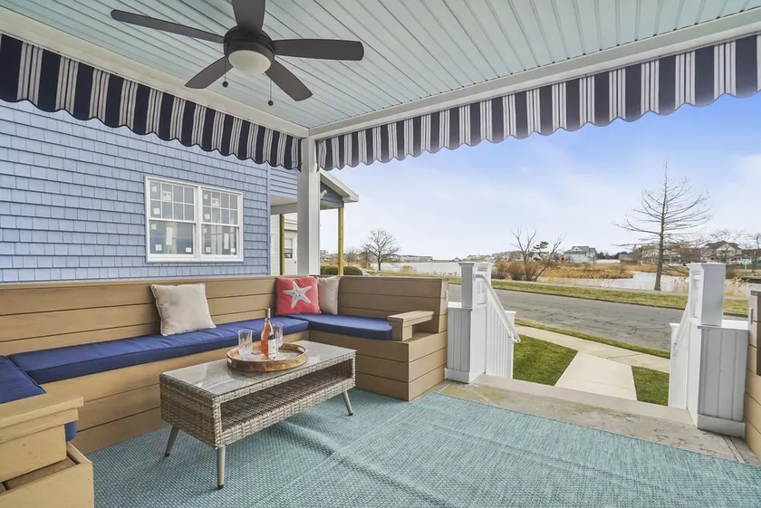 Lakefront beach house, well furnished. Amazing location, porch and amenities! - Image 1