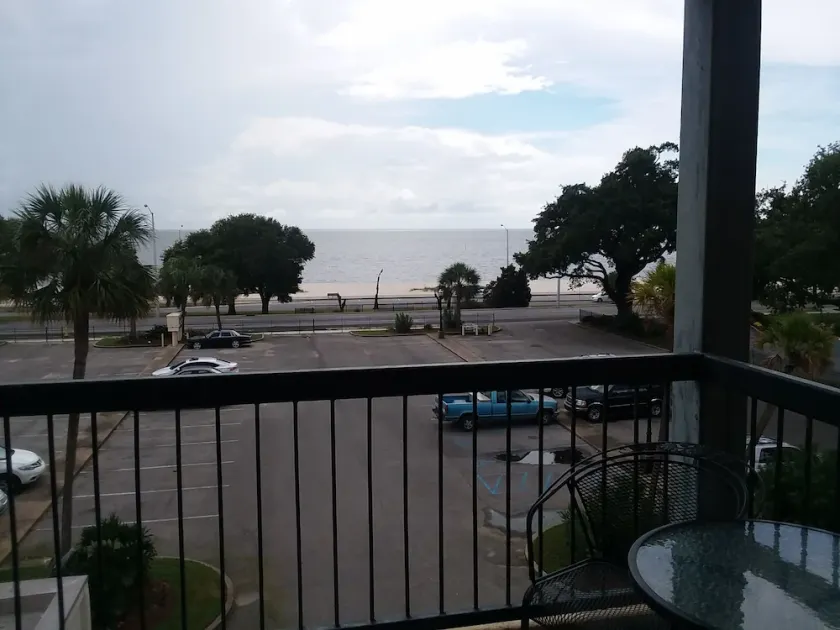 Amazing Beachview Close to Downtown Entertainment - Image 1