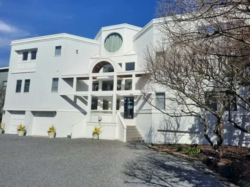 Bayfront home, private setting, hot tub, centrally located on LBI. Pet friendly - Image 1