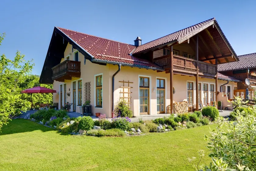 large non-smoking apartment for 2-4 people, unobstructed mountain views - Image 1