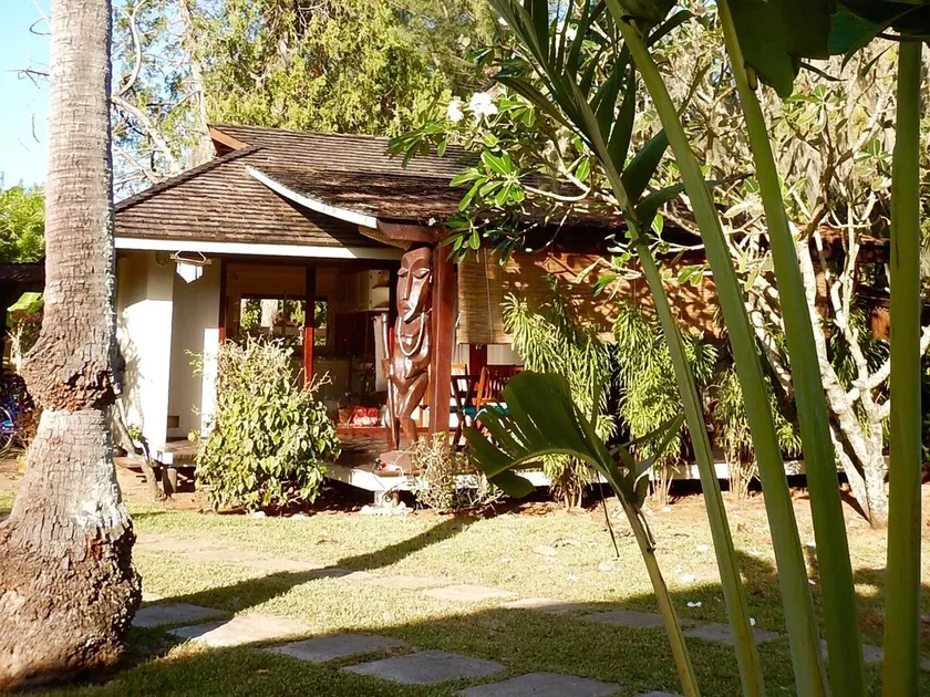 Comfort Suite, garden side, 1 bedroom, living room, kitchen, private bathroom - Image 1